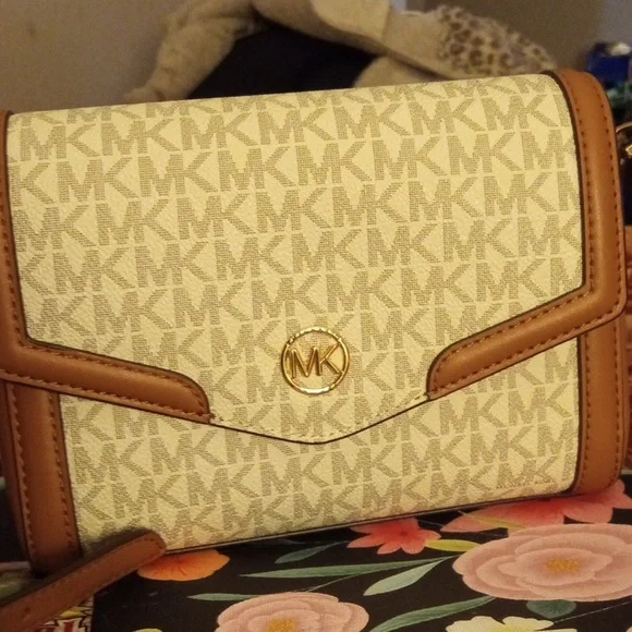 (Brand new)cream Michael kors satchel handbags